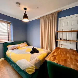  Apartment Stylish Nr Centre W/ Parking Nearby