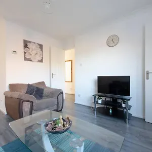 https://lovely-1-bedroom-maisonette-close-to-airport-town-and.cambridgehotelsuk.com